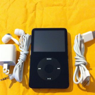 Apple iPod Classic 5th Gen 80GB Black  Player