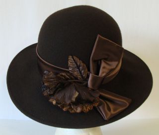 August Accessories “Sarasota” Brown Dressy Hat Satin Bow Flower Sz 