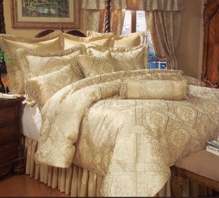   Ivory Gold Jaquard Complete Bed in Bag Queen Size Set New