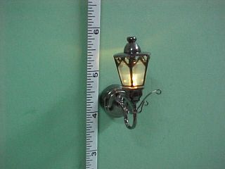 Battery Operated Light Black Coach Lamp W9S Dollhouse Miniatures