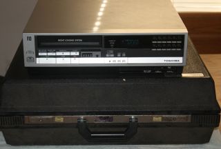 Toshiba Beta Player Model V M40 w Padded Case Vtg Betamax Tape VCR 
