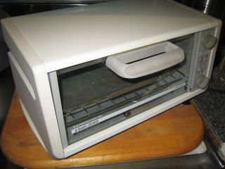 Black & Decker Classic Space Saver Toaster Oven Broiler Under Cabinet 