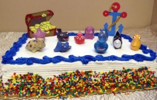 Finding Nemo, Dory, Pearl, Squirt, Peaches 12 Piece Birthday Cake 
