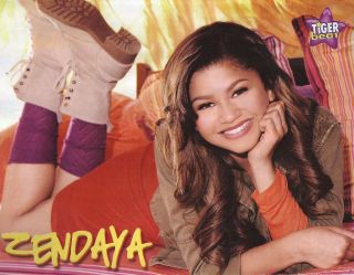 NEW   Zendaya Coleman Pin Up b/w One Directions Louis Tomlinsons 