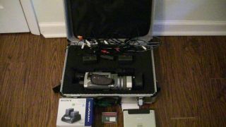 Sony Handycam DCR VX2000 Camcorder Bundle