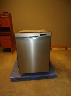 Bosch 800 Series Dishwasher Stainless SHE68R55UC SM Scratches on The 