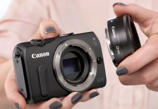 Canon EOS M   Cámara EVIL de 18 Mp (pantalla de 3, estabilizador de 