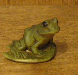 Castagna Animal Figurines 142 Frog Mini on Lilly Pad