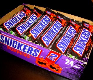 24 Count SNICKERS PUMPKINS CHOCOLATE BAR LOT BOX Peanuts & Caramel May