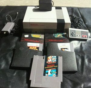 Nintendo NES Gray 1985 Console with 5 Games