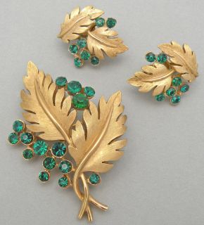 Vintage Crown Trifari Green Rhinestone Brooch clip on Earrings Demi