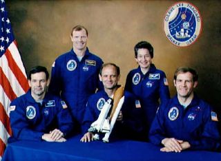 Below  STS 30 Crew photo with Commander David M. Walker, Pilot Ronald