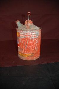 vintage old 1 gallon delphos gas can with lid