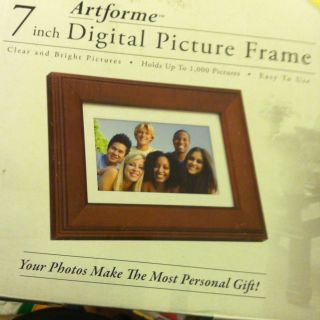  705W 7 inch Artforme Digital Picture Frame with Real Wood Frame