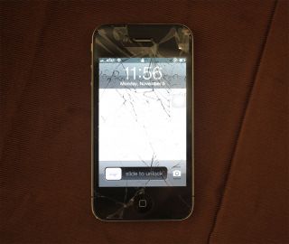 FACTORY UNLOCKED Apple iPhone 4   16GB   Black (AT&T) Smartphone