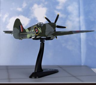  HA7110 Spitfire MK XIV Wilbert Dodd RAF 402 1 48 Diecast Model
