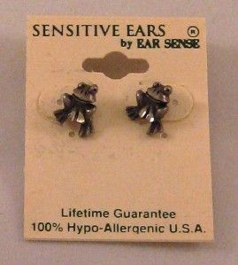pair of frog earrings 100 % hypo allergenic # e1019