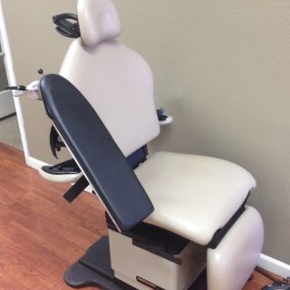 MIDMARK 419 Surgical Chair with Reversable Arm Board