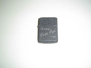  Black Crackle Zippo In Memory Ernie Pyle 1945 3 Barrel Hinge   Mint