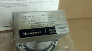 NEW Honeywell V88J 1006 Gas Valve 24V 60HZ 1 NPT V88J1006