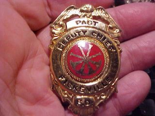 Fiskeville Rhode Island Past Deputy Chief Fire Department Badge