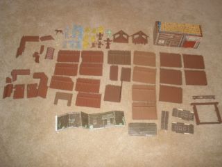 VINTAGE FORT APACHE PLAYSET TIN US CAVALRY SUPPLY BUILDING, FIGURES