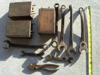  VINTAGE ANTIQUE FORD TOOLS FORD WRENCHES FORD MODEL T TOOLS BATTERIES