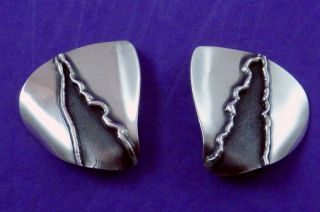 VINTAGE MODERNIST H FRED SKAGGS HAND WROUGHT STERLING SILVER EARRINGS