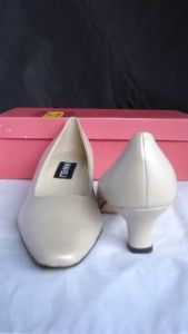 Vaneli Womens Garry Pump Sand Nappa Leather 7 5 MSRP$85 Low Heel