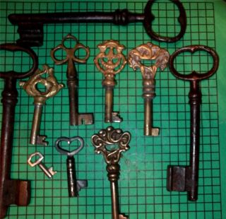 10 Old Vintage Antique Skeleton Keys Ornate Imported