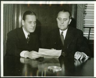 Harvey Firestone Jr & NBC President Niles Trammell newsphoto 1943