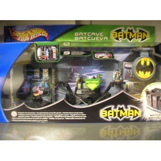 Hot Wheels Batman Batcave / Bathole Playset: Toys & Games