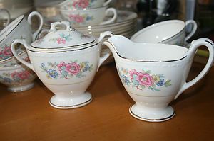 HOMER LAUGHLIN GEORGIAN EGGSHELL FLORAL PATTERN Footed Sugar Bowl With