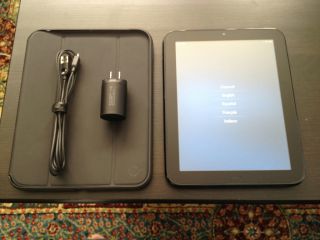 HP TOUCHPAD 16GB, Wi Fi, 9.7in Tablet with OEM HP Case / Stand   16 GB