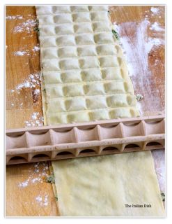Ravioli Maker Rolling Pin (Natural Wood) Pasta Italian Lasagna Roller