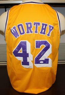JAMES WORTHY Autographed Los Angeles Lakers Gold Jersey Authenticated