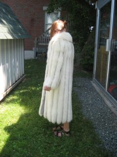 T24 Super White Fox Fur Coat Size 6 7