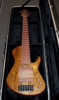 Bass Single Cut Elite 6 String Bass Guitar w Hardshell Case
