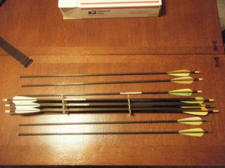 11 Gold Tipped 5575 Carbon Arrows 4 Vanes