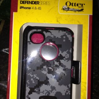 New Otterbox iPhone 4S Pink Camo Case