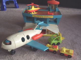 Fisher Price 1972 Little People 14 Play Family Airport w 2 JETs 2 Mini