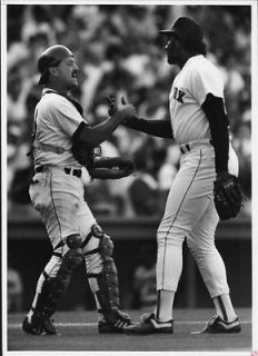 1989 Lee Smith Boston Red Sox shakes hands with Rick Cerone Press