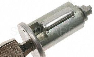 Standard Motor Products US555L Ignition Switch with Lock Cylinder