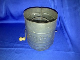 Victors Vintage Flour Sifter 3 Cups   Tin with Wooden Handle