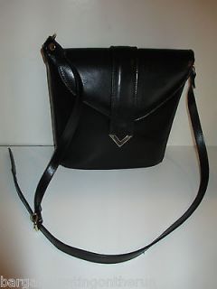 TRIS made in ITALY SMOOTH BLACK LEATHER BUCKET SHOULDER BAG