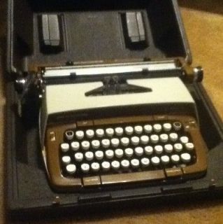 Vintage Smith Corona Classic 12 Correction Typewriter With Case
