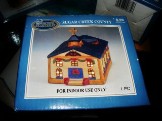 NEW DICKENS COLLECTABLES LIGHTED CHURCH SUGAR CREEK COUNTY CHRISTMAS