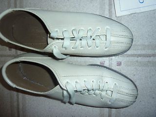 Used Womens Brunswick BOwling shoes size 7 1/2 Leather