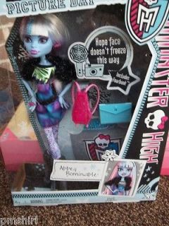 Newly listed MONSTER HIGH ♥PICTURE DAY ABBEY Bominable~WITH FEARBOOK