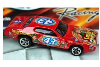 Hot Wheels Richard Petty 43 71 Plymouth GTX Lucky Charms Salute to
